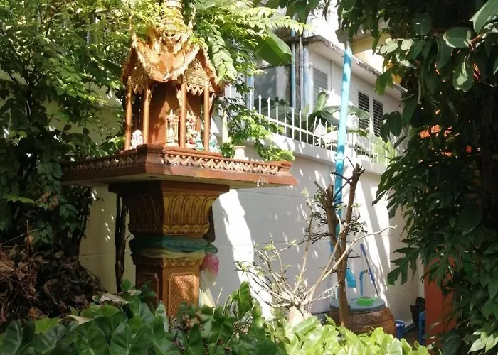 Baan Tepa Boutique House Bed & Breakfast