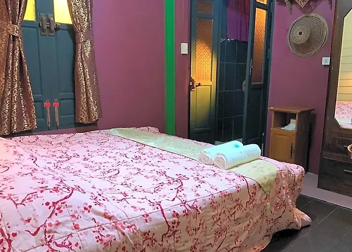Baan Tepa Boutique House Bed & Breakfast